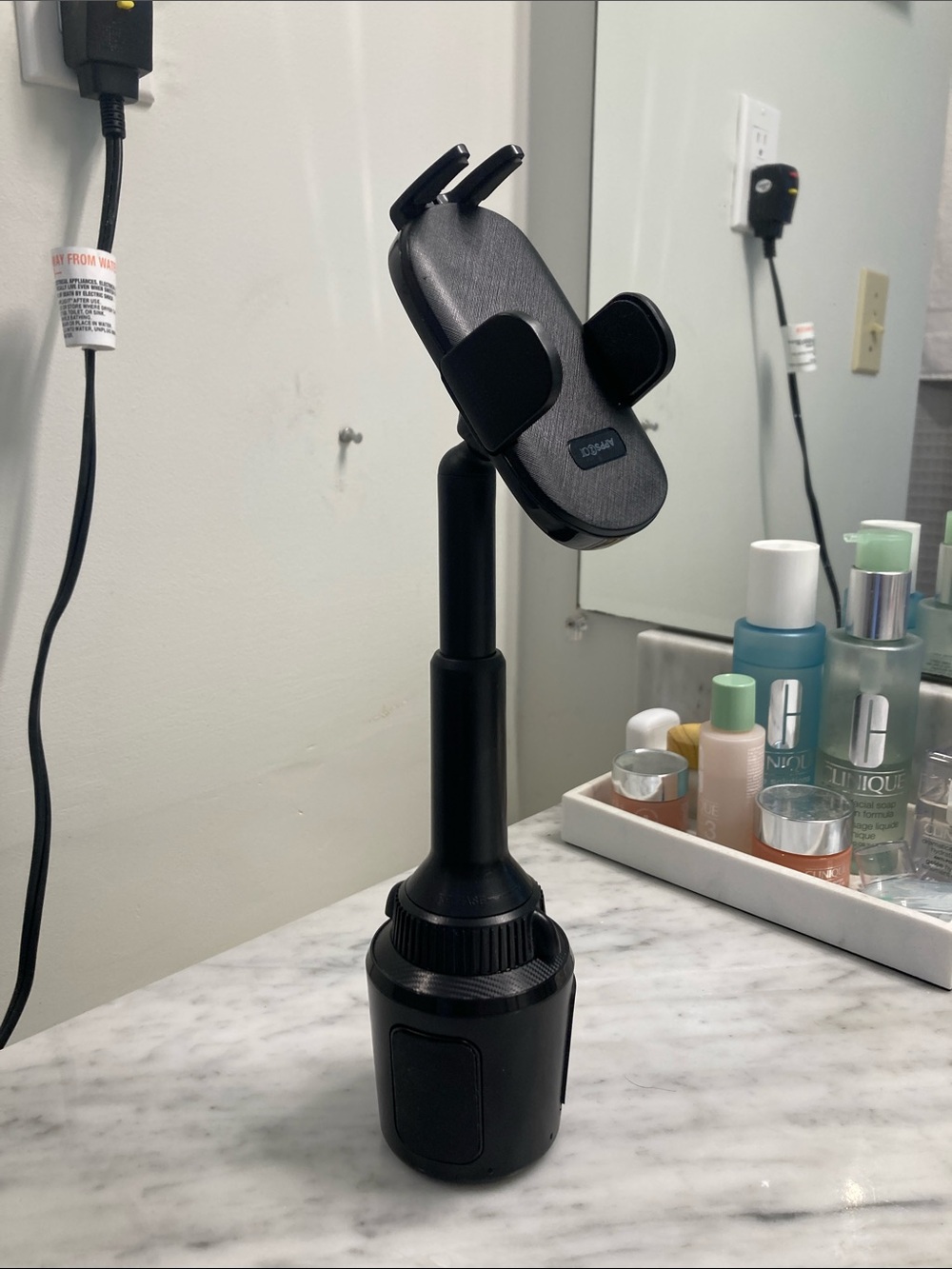 Adjustable Black Car Cup-Holder Phone Mount - Sleek On-Dash Grip
